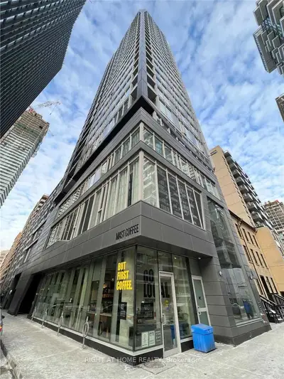 68 Shuter Street 2711, Toronto C08, On M5b 0b4