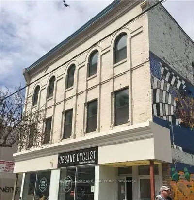 280 College Street #3, Toronto C01, ON M5T 1R9