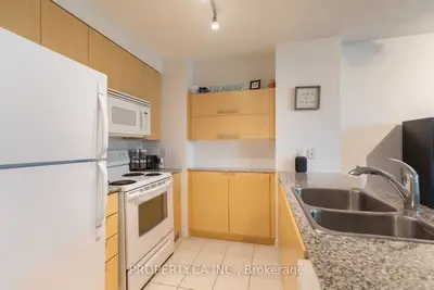 11 Brunel Court 808, Toronto C01, ON M5V 3Y3