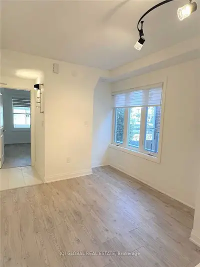 525 Ossington Avenue Apt 2, Toronto C01, ON M6G 3T3