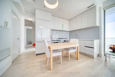 42 Charles Street E 5004, Toronto C08, ON M4Y 0B7