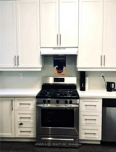 376 College Street 2nd Flr, Toronto C01, ON M5T 1S6