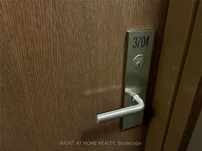386 Yonge Street 3704, Toronto C01, ON M5B 0A5