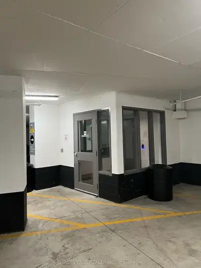 38 Iannuzzi Street Parking, Toronto C01, On M5v 0s2
