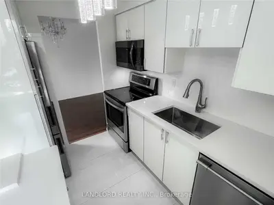 39 Pemberton Avenue 205, Toronto C14, ON M2M 4L6
