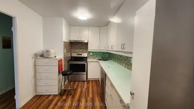 4005 Don Mills Road 211, Toronto C15, ON M2H 3J9