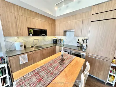 70 Queens Wharf Road 3507, Toronto C01, ON M5V 0J2