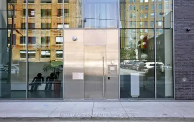 25 Oxley Street 1404, Toronto C01, ON M5V 2J5