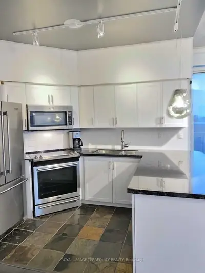 230 Queens Quay W 1128, Toronto C01, ON M5J 2Y7