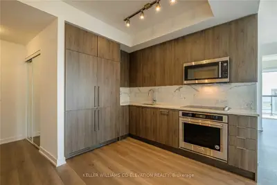 38 Iannuzzi Street 2512, Toronto C01, ON M5V 0S2