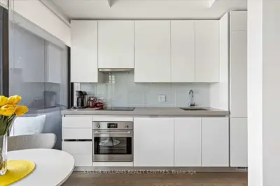 629 King Street W 1017, Toronto C01, ON M5G 0G9