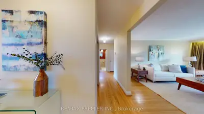 3 Finchgate Court, Toronto C15, ON M2K 2C8