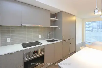 100 Harbour Street 2109, Toronto C01, ON M5J 2T5