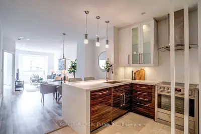 102 Bloor Street W 811, Toronto C02, ON M5S 1M8