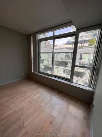 21 Nelson Street 619, Toronto C01, ON M5V 1T8