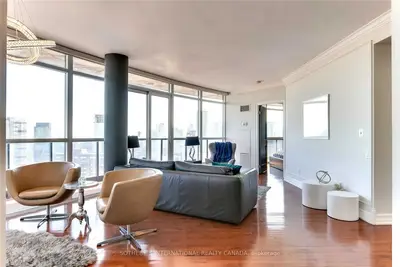 21 Carlton Street 3705, Toronto C08, ON M5B 1L3