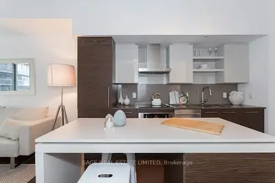 1030 King Street W Lph34, Toronto C01, ON M6K 3N3