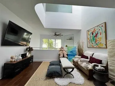 48 berryman Street, Toronto C02, ON M5R 1M6