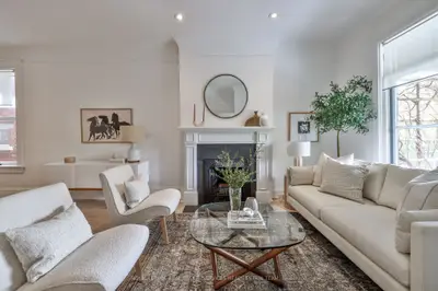 26 Vermont Avenue, Toronto C02, ON M6G 1X7
