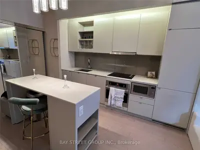 101 Peter Street 410, Toronto C01, ON M5V 0G6