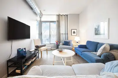 510 King Street 415, Toronto C08, ON M5A 1M1