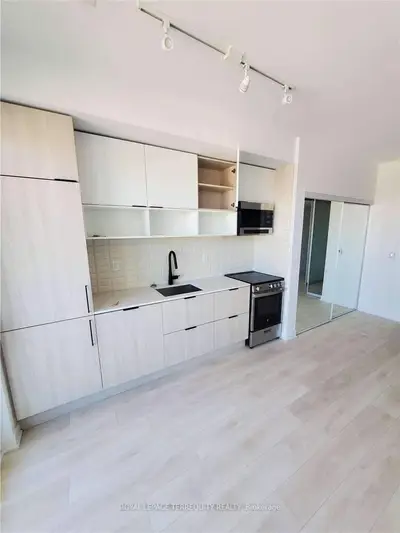 180 Mill Street S543, Toronto C08, ON M5A 0V7