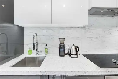 60 Colborne Street 1701, Toronto C08, ON M5E 0B7