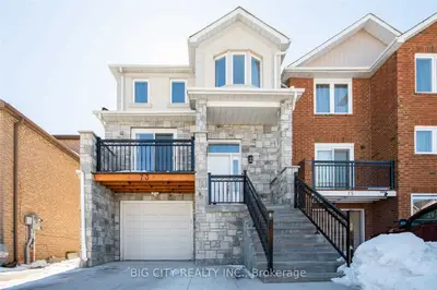 73 Festival Drive, Toronto C07, ON M2R 3T8