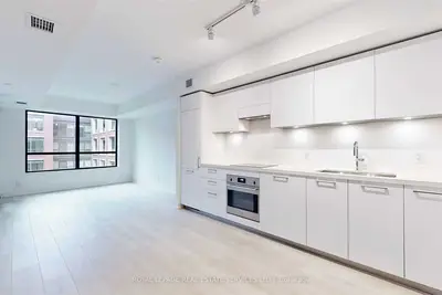 33 Frederick Todd Way 528, Toronto C11, ON M4G 0C9
