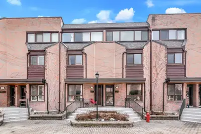 130 Clinton Street 23, Toronto C01, ON M6G 2Y3