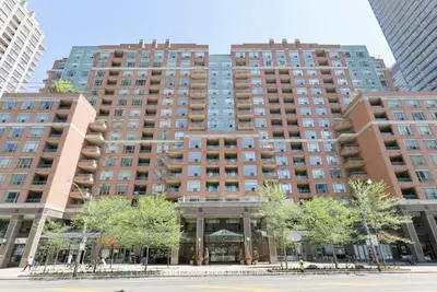 887 Bay Street 904, Toronto C01, On M5s 3k4