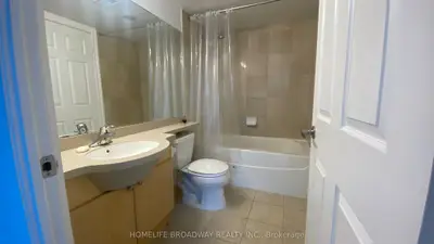 763 bay Street 3713, Toronto C01, ON M5G 2R3