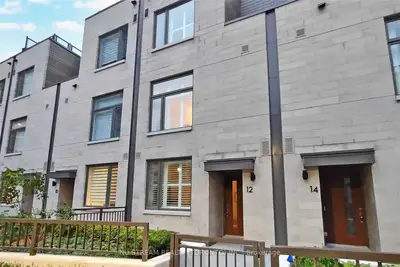 270 Davenport Road Th12, Toronto C02, ON M5R 1J9