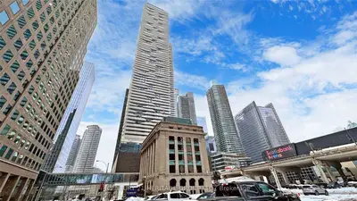 100 Harbour Street W 3907, Toronto C01, ON M5J 2T5