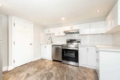 18 Shorncliffe Avenue Lower, Toronto C03, ON M4V 1T1