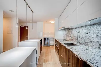 1 Bloor Street E 512, Toronto C08, ON M4W 1A9