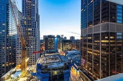 1 Bloor Street E 1905, Toronto C08, ON M4W 1A9