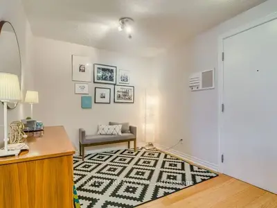 270 Wellington Street W 824, Toronto C01, On M5v 3p5