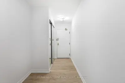 24 WELLESLEY Street W 1711, Toronto C01, ON M4Y 2X6