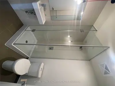 10 Deerlick Court 813, Toronto C13, On M3a 0a7