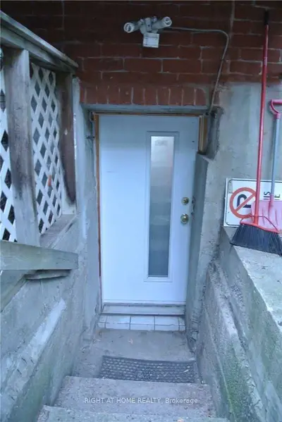 328 St George Street Basemen, Toronto C02, ON M5R 2P5