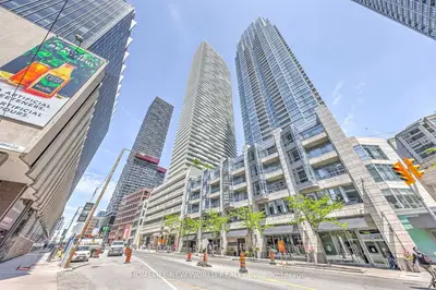 2221 Yonge Street 5408, Toronto C10, ON M4S 2B4