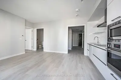 2221 Yonge Street 1411, Toronto C10, ON M4S 2B4