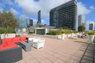 111 Elizabeth Street 1615, Toronto C01, ON M5G 1P7