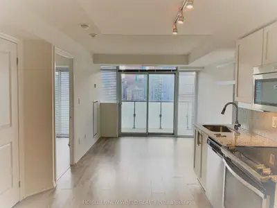 400 Adelaide Street E 2207, Toronto C08, ON M5A 1N4