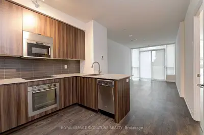 101 Erskine Avenue 320, Toronto C10, ON M4P 0C5