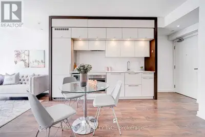 15 Grenville Street 701, Toronto C01, ON M4Y 1A1