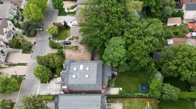 469 Deloraine Avenue, Toronto C04, On M5m 2c1