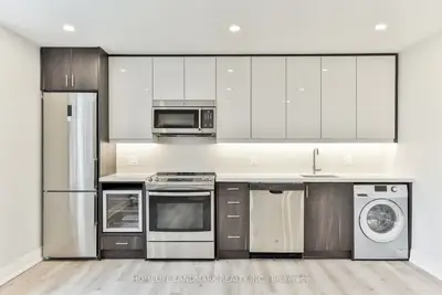 697 Eglinton Avenue W 308, Toronto C03, ON M5N 1C6