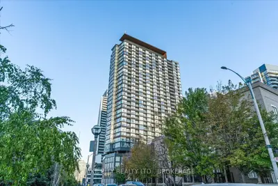 19 Western Battery Road 1219, Toronto C01, On M6k 3s4